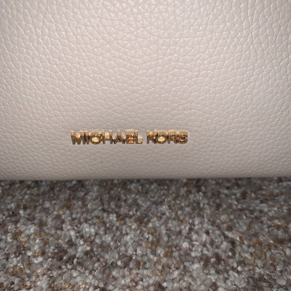 Michael Kors Purse and Wallet set Arlo Light Cream Leather  Shoulder Bag NWT - Picture 5 of 14